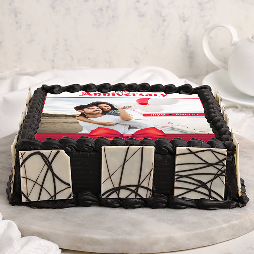 Lateral View of Bow Of Love photo cake for anniversary