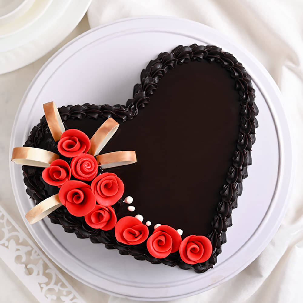 HEART SHAPE CHOCOLATE CAKE 1.5 KG – Kolkata Flower Shop