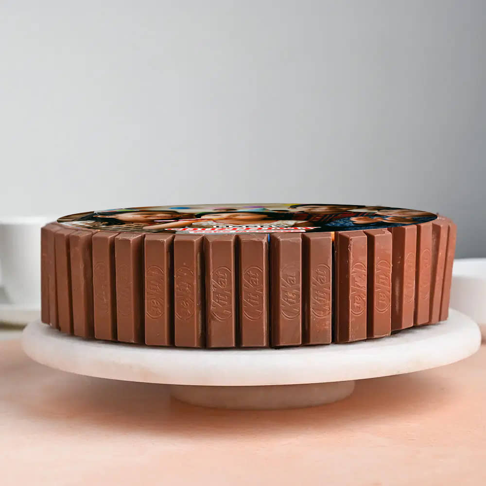 KitKat Photo Cake Top View of Round-Shaped N Kitkat Photo Cake