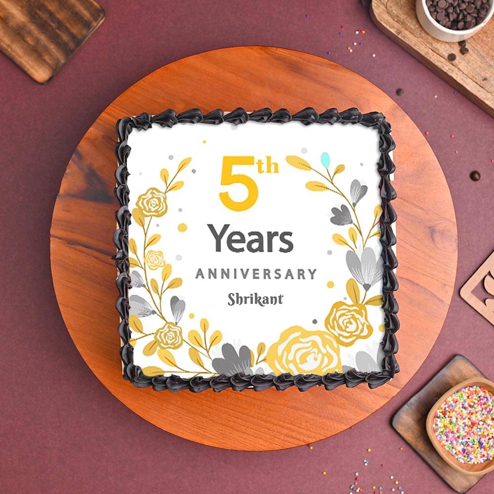 Top view of Fifth Anniversary Cake