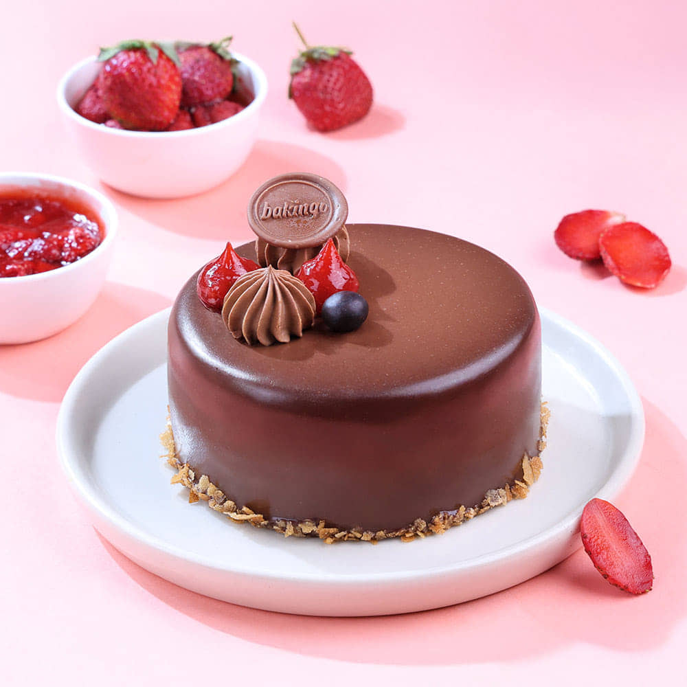 Front View of Strawberry Milk Chocolate Bento Cake