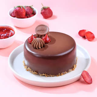Front View of Strawberry Milk Chocolate Bento Cake Front View of Strawberry Milk Chocolate Bento Cake