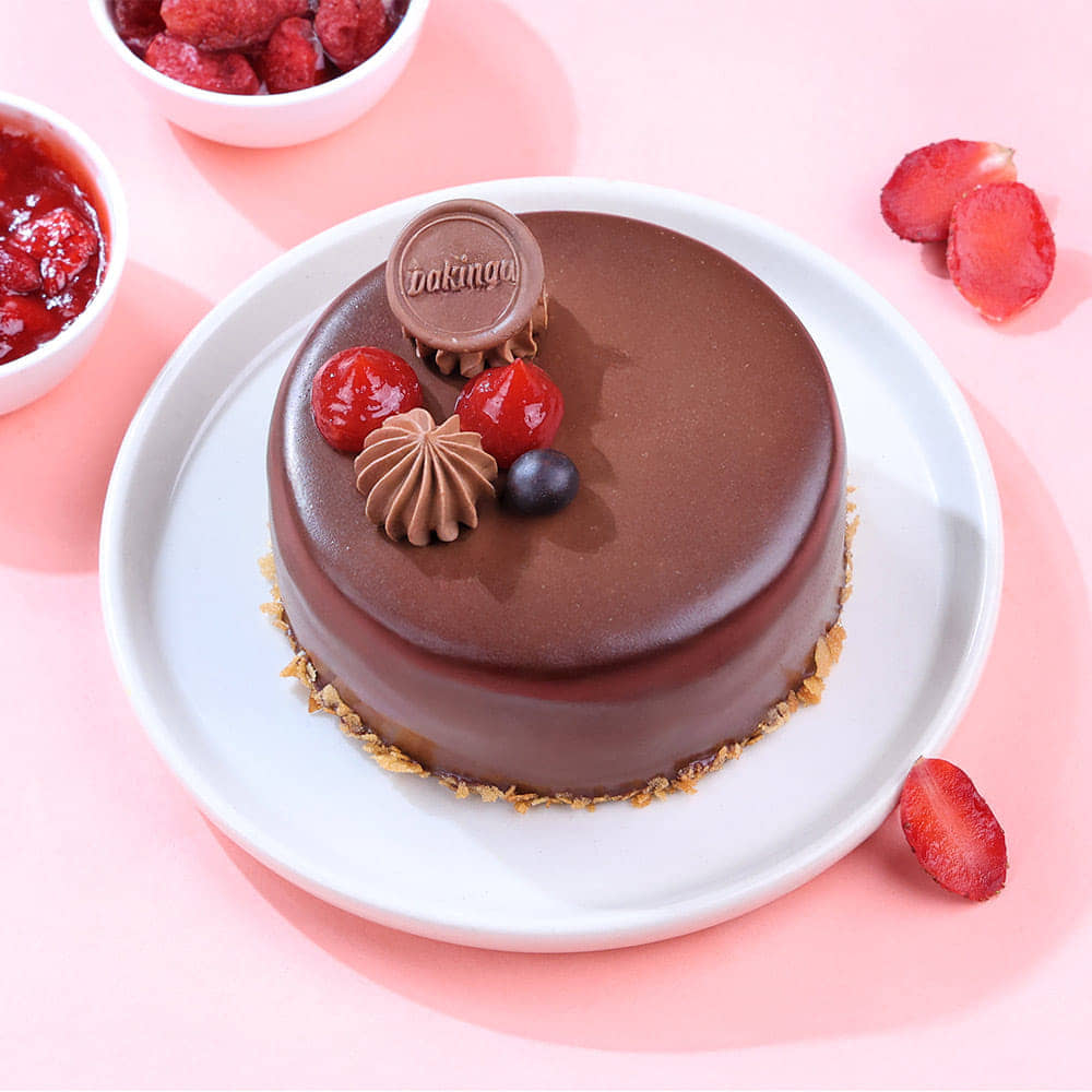 Strawberry Milk Chocolate Bento Cake