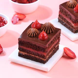 Strawberry Milk Chocolate Pastry Strawberry Milk Chocolate Pastry