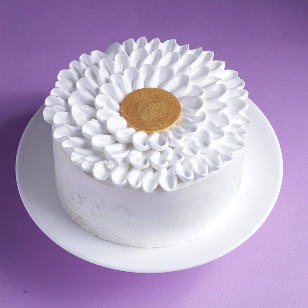 Sweet Petals Vanilla Cake Top View of Sweet Petals Vanilla Cake