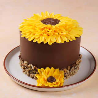 Side View of Classic Sunflower Cake Side View of Classic Sunflower Cake