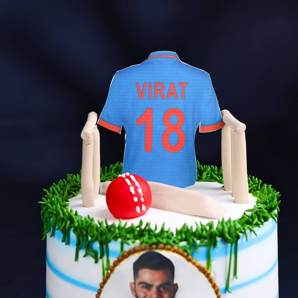 Front View of Run Machine Cricket Theme Cake