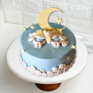 Twinkly Moon Fondant Cake
