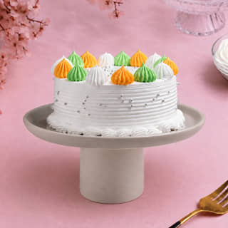 Side View of Top Cream Dollops Vanilla Cake Side View of Top Cream Dollops Vanilla Cake