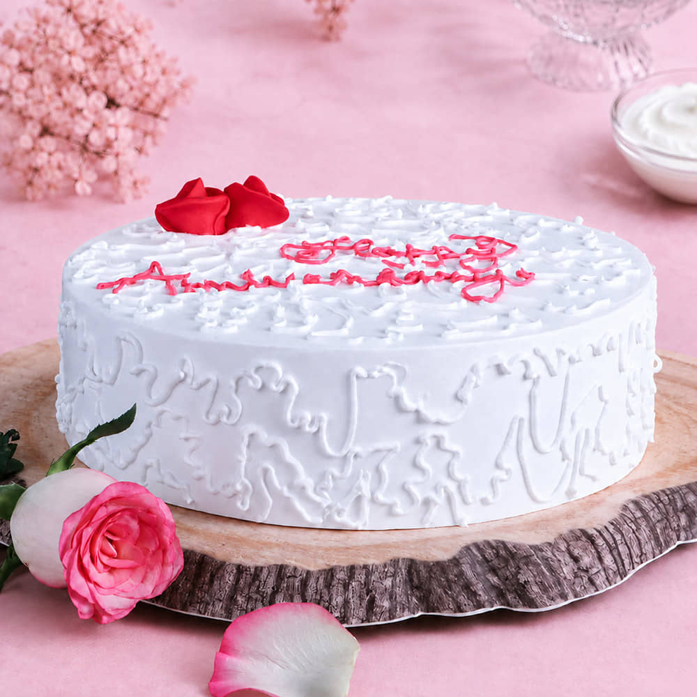 Front View of New Design of Anniversary Cake