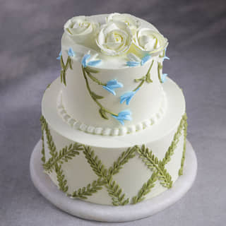 White Roses Floral Cake