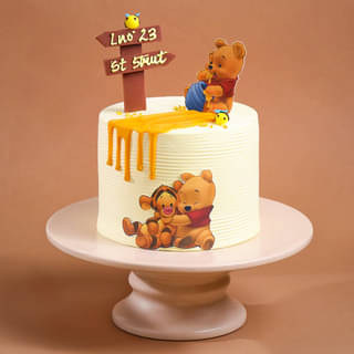 Winnie the Pooh N Tigger Cake