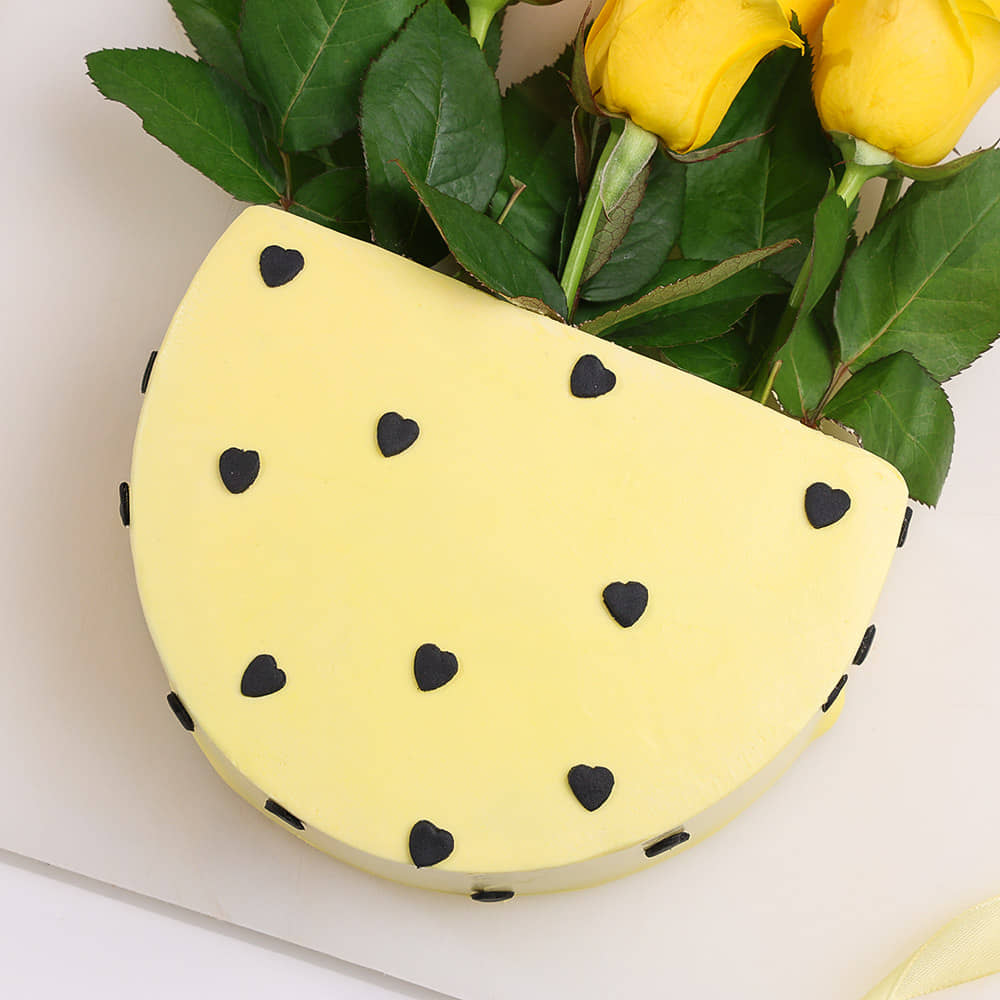 Yellow Rose Bouquet Cake
